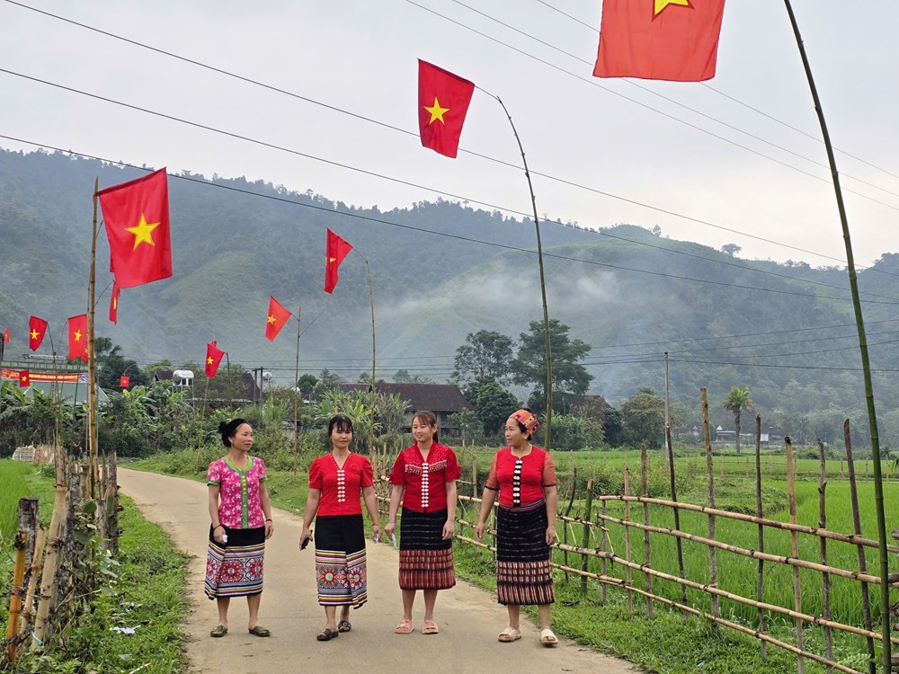 Ấn tượng trang phục truyền thống trong Ngày hội non sông ở miền tây xứ Nghệ - ảnh 2