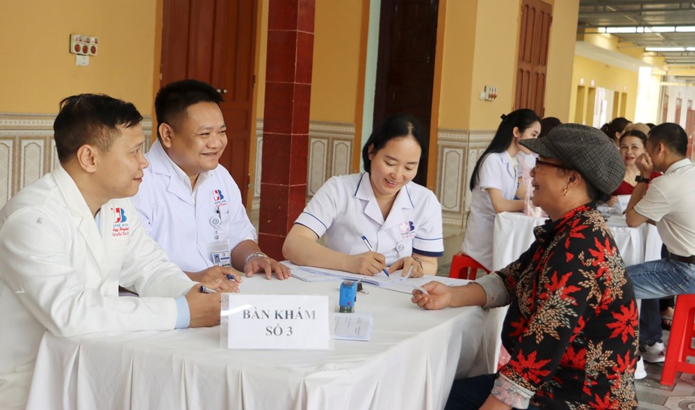 Khám, tầm soát ung thư miễn phí cho hàng trăm người dân - ảnh 4