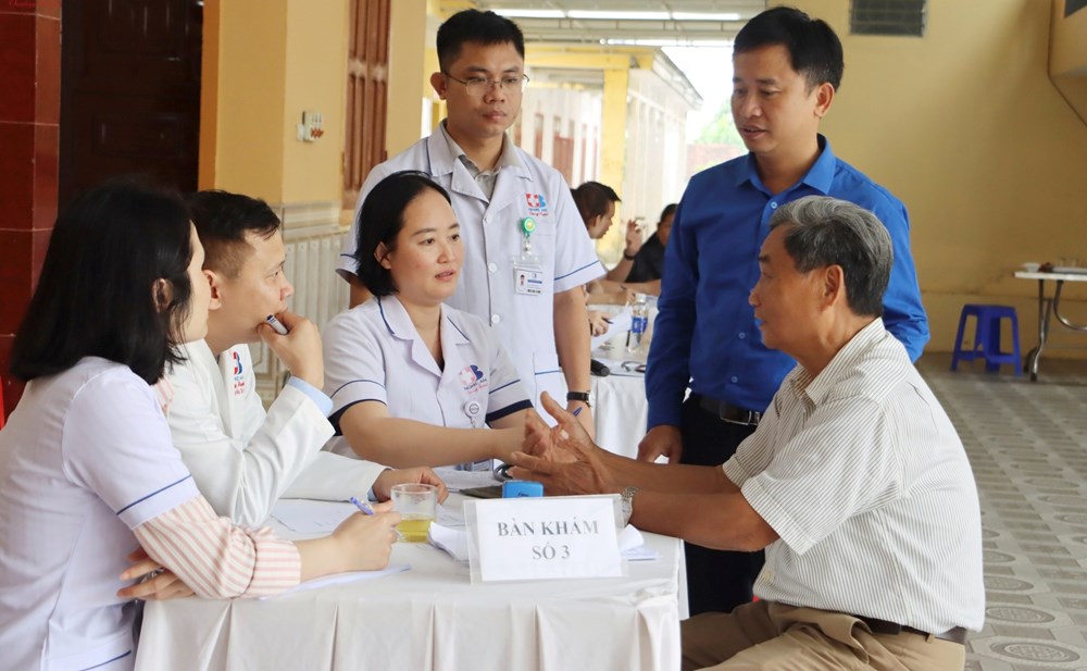 Khám, tầm soát ung thư miễn phí cho hàng trăm người dân - ảnh 2