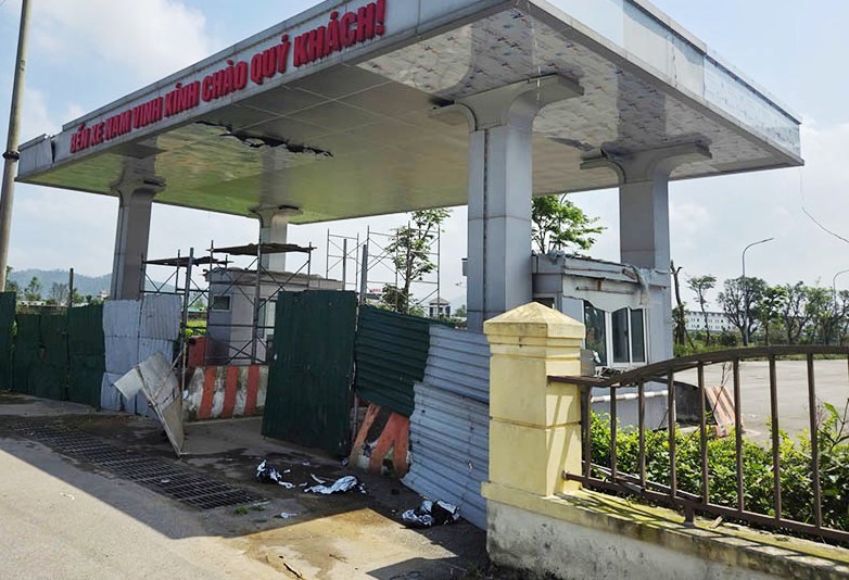 Bến xe 250 tỉ đồng xây xong vẫn “cửa đóng then cài” - ảnh 1