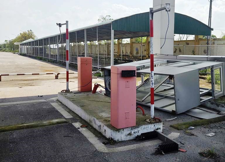 Bến xe 250 tỉ đồng xây xong vẫn “cửa đóng then cài” - ảnh 2