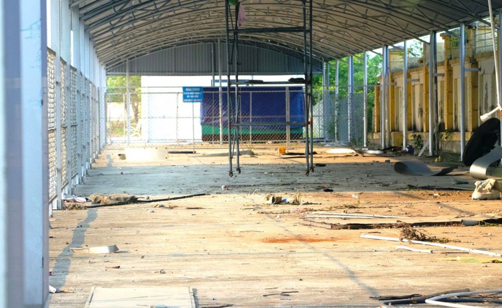 Bến xe 250 tỉ đồng xây xong vẫn “cửa đóng then cài” - ảnh 3