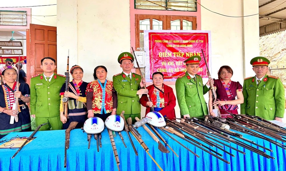 Thu hồi hàng loạt súng tự chế ở các xã miền núi - ảnh 2