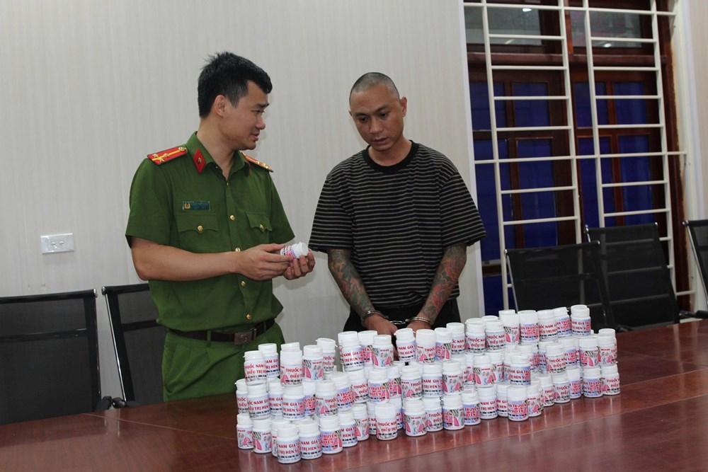 Khởi tố đối tượng sản xuất, buôn bán thuốc hen suyễn giả, quảng cáo “khỏi 100%” - ảnh 2