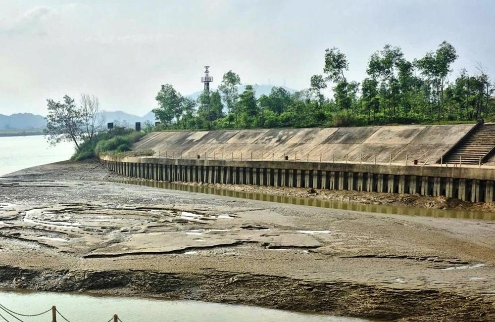 Nhiều trạm bơm thủy lợi thiếu nước vì bùn đất bồi lấp - ảnh 1