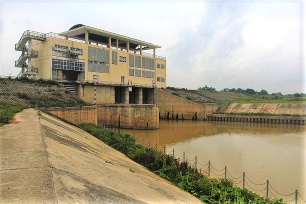 Nhiều trạm bơm thủy lợi thiếu nước vì bùn đất bồi lấp - ảnh 2