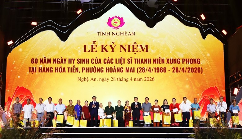 Khúc tráng ca bất tử “Lửa thiêng trong đá” tưởng niệm 60 năm ngày 33 TNXP hy sinh tại hang Hỏa Tiễn  - ảnh 1
