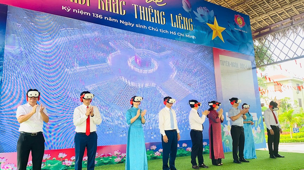 Trải nghiệm thực tế ảo VR “Trở về thời khắc thiêng liêng” tại Khu Di tích Kim Liên - ảnh 1
