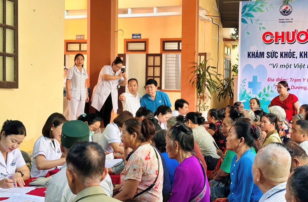 Khám sức khỏe miễn phí quy mô lớn đến tận xã, bản vùng sâu Nghệ An - ảnh 2