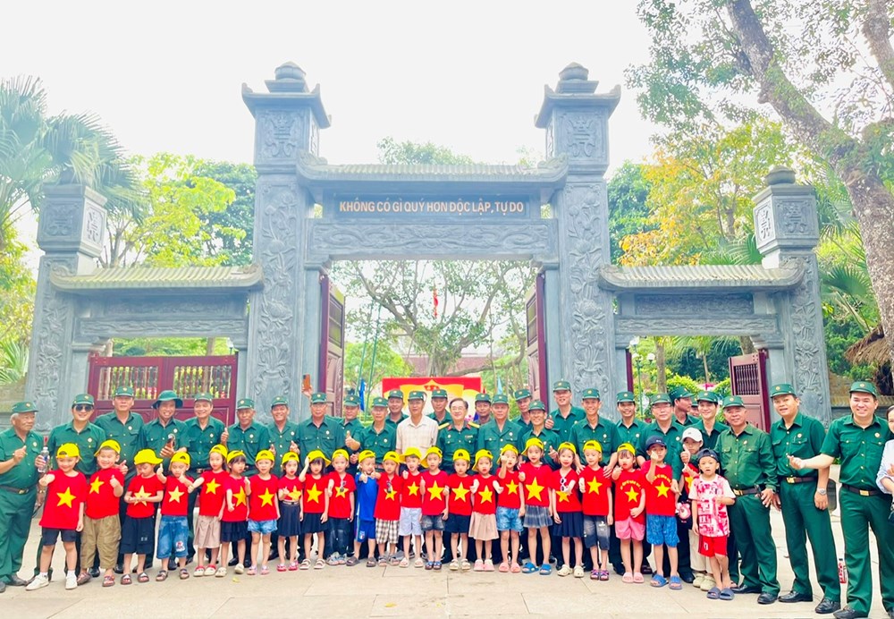 Dòng người từ khắp mọi miền về quê Bác dịp Lễ hội Làng Sen 2026 - ảnh 5