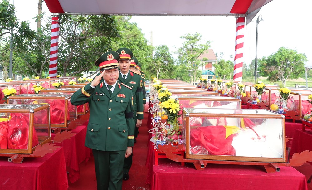 Trang trọng Lễ truy điệu, an táng 80 hài cốt liệt sĩ quân tình nguyện và chuyên gia Việt Nam hy sinh tại Lào - ảnh 3