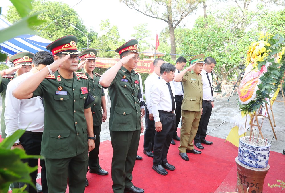 Trang trọng Lễ truy điệu, an táng 80 hài cốt liệt sĩ quân tình nguyện và chuyên gia Việt Nam hy sinh tại Lào - ảnh 6