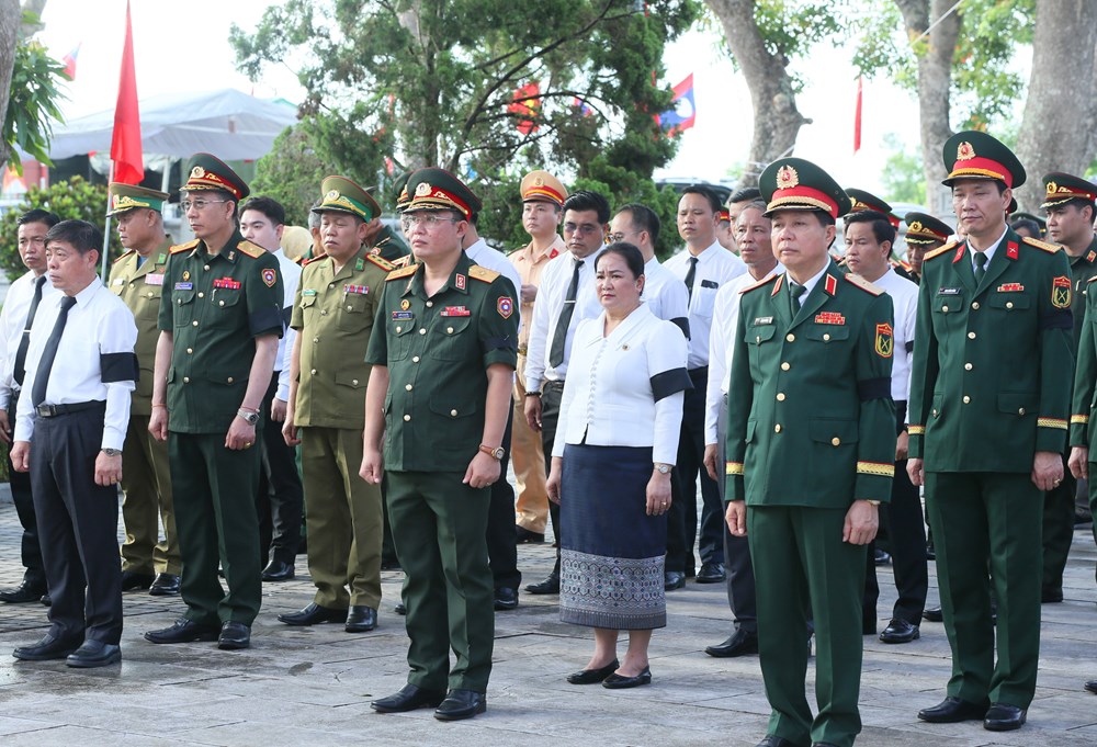 Trang trọng Lễ truy điệu, an táng 80 hài cốt liệt sĩ quân tình nguyện và chuyên gia Việt Nam hy sinh tại Lào - ảnh 2