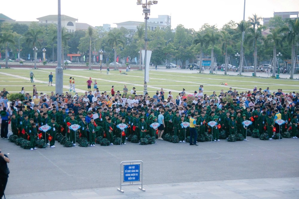Hơn 300 “chiến sĩ nhí” tham gia chương trình “Học kỳ trong Quân đội” - ảnh 1