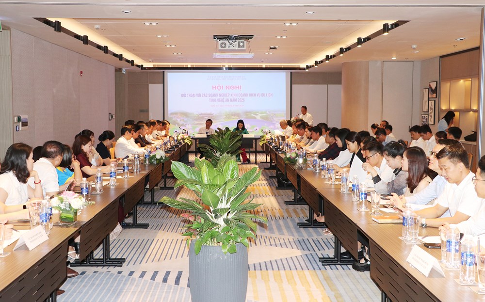Nghệ An đối thoại cùng doanh nghiệp, tháo gỡ điểm nghẽn phát triển du lịch - ảnh 1
