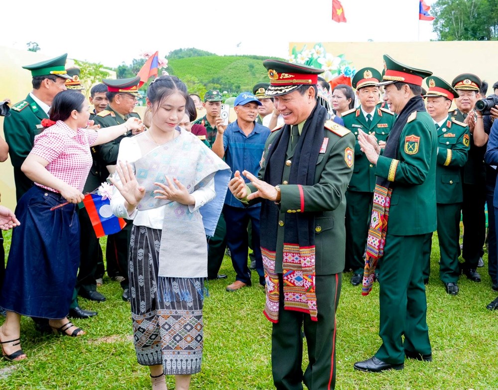 Vun đắp tình đoàn kết, giao lưu hữu nghị giữa Việt Nam và Lào - ảnh 9