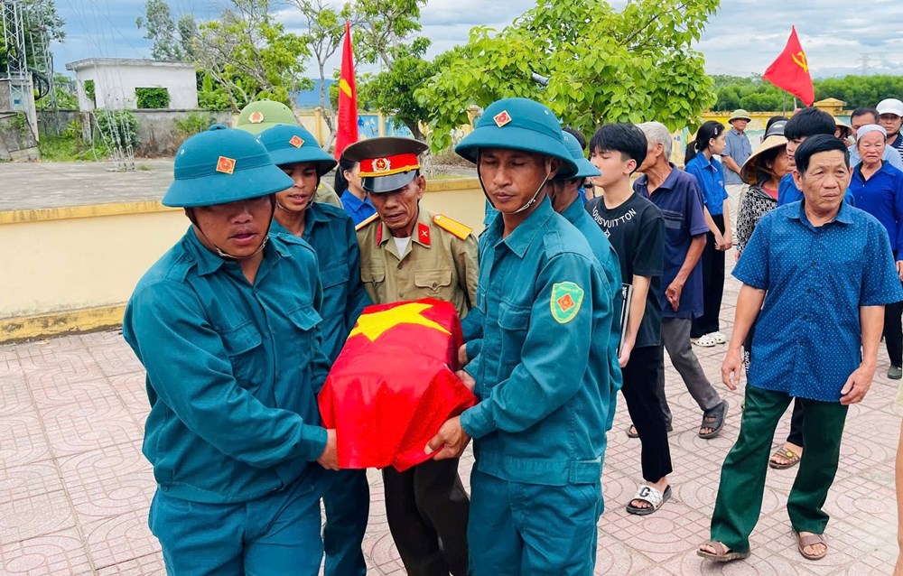 Xúc động đón liệt sĩ trở về đất mẹ sau hơn sáu thập kỷ xa quê hương - ảnh 1
