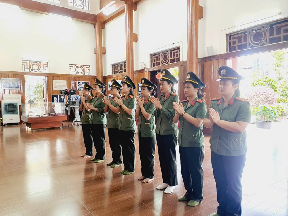 Nghệ An trang trọng tổ chức lễ giỗ lần thứ 85 đồng chí Nguyễn Thị Minh Khai - ảnh 3