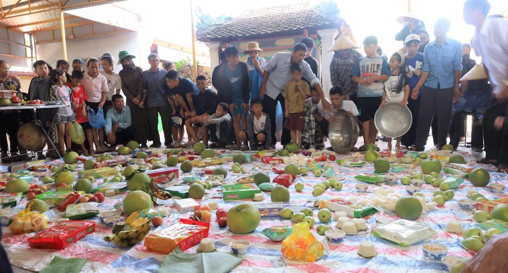 Độc đáo tục lễ “cướp cô hồn” Rằm tháng Bảy  - ảnh 2