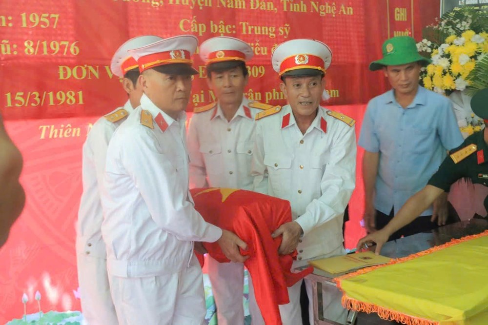 Mẹ liệt sĩ 104 tuổi nghẹn ngào đón con trở về sau 45 năm chờ đợi - ảnh 4