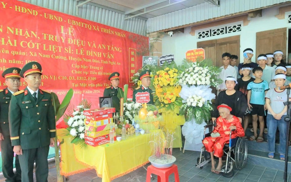 Mẹ liệt sĩ 104 tuổi nghẹn ngào đón con trở về sau 45 năm chờ đợi - ảnh 1