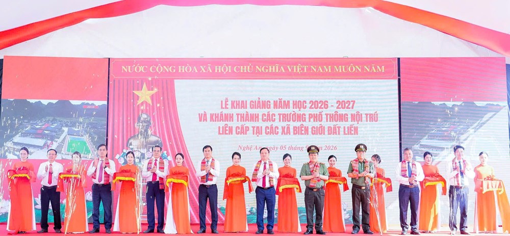 Hơn 14.000 học sinh vùng biên Nghệ An khai giảng trong những trường nội trú mới - ảnh 2