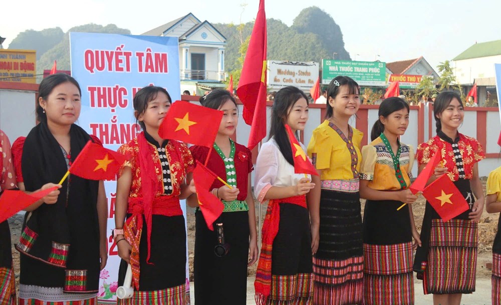 Hơn 14.000 học sinh vùng biên Nghệ An khai giảng trong những trường nội trú mới - ảnh 3