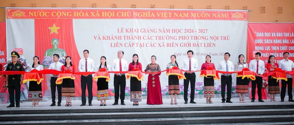 Hơn 926.000 học sinh háo hức bước vào năm học mới - ảnh 1