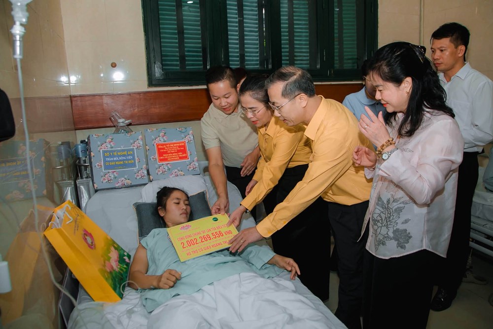 Gần 9.000 người chung tay hỗ trợ hơn 2 tỉ đồng giúp cô giáo mất một chân khi cứu trẻ - ảnh 1