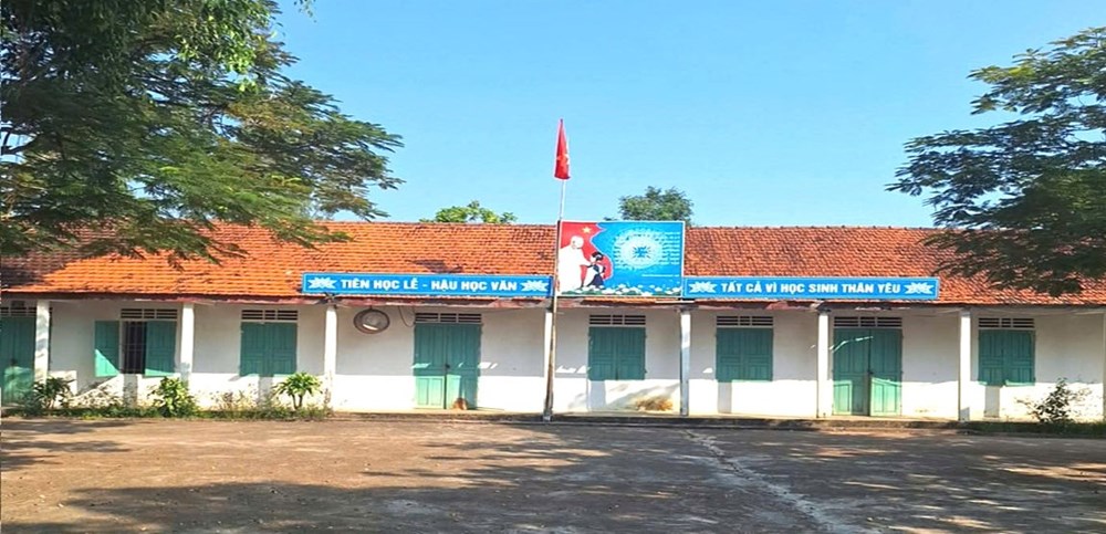 Bố trí xe đưa đón nhưng vẫn còn 138 học sinh ở Nghệ An chưa đến lớp - ảnh 3