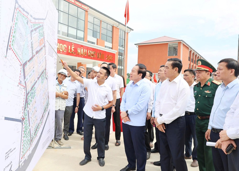 Phó Thủ tướng Lê Tiến Châu yêu cầu tăng tốc dự án, xây trường nội trú biên giới thành “ngôi trường hạnh phúc” - ảnh 1