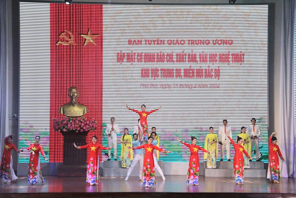 Tăng cường đầu tư cho công tác báo chí, xuất bản, văn hoá, văn học nghệ thuật - ảnh 3