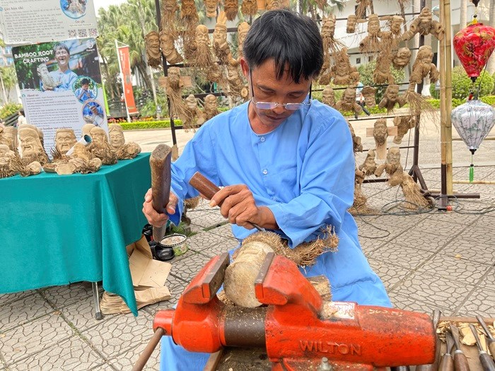 Người nghệ nhân “thổi hồn” cho những gốc tre già - ảnh 3