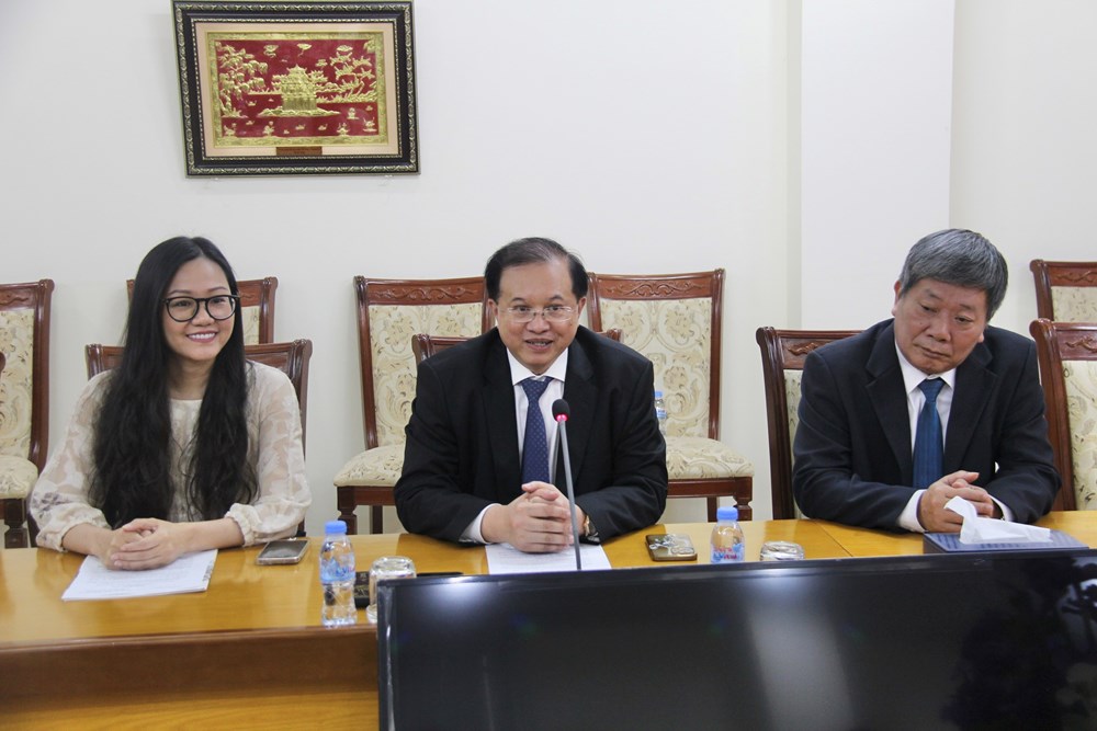 Trao Bằng khen và Kỷ niệm chương tặng Đại sứ quán và Đại sứ VN tại Campuchia - ảnh 2