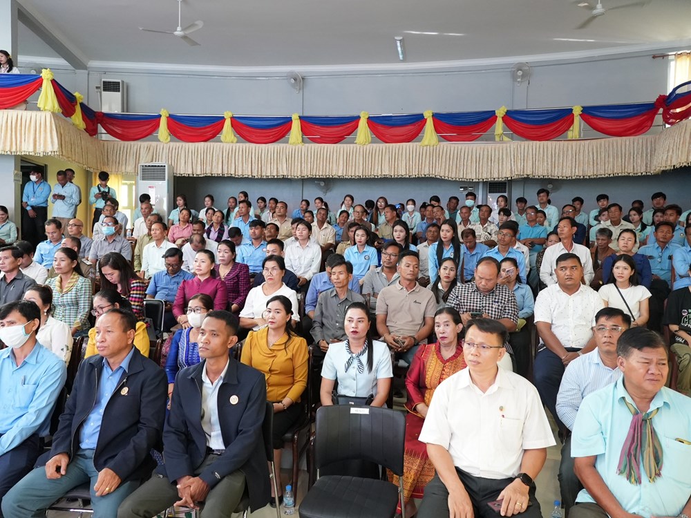 Ấn tượng với chương trình nghệ thuật của đoàn nghệ sĩ Việt Nam tại tỉnh Banteay Meanchey - ảnh 13