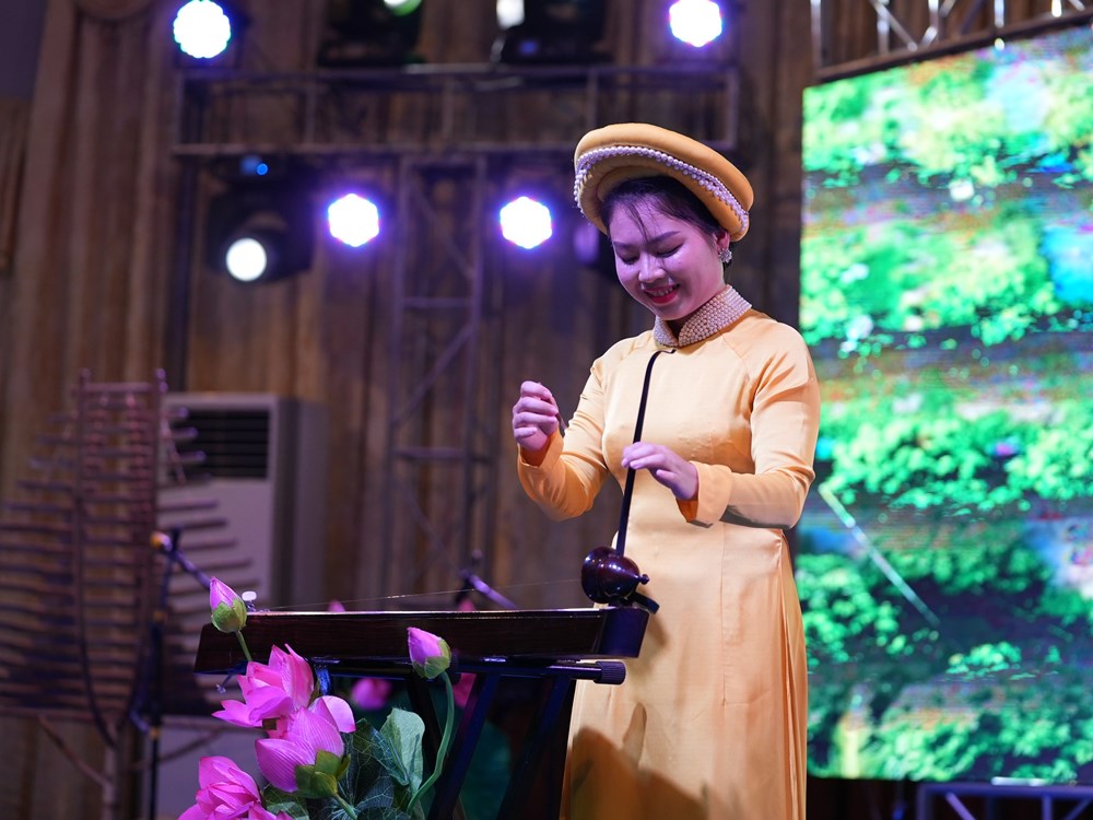 Ấn tượng với chương trình nghệ thuật của đoàn nghệ sĩ Việt Nam tại tỉnh Banteay Meanchey - ảnh 9