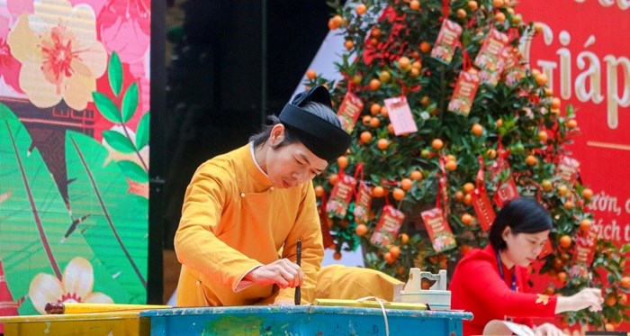 Thầy đồ trẻ nặng lòng với thư pháp chữ quốc ngữ - ảnh 2
