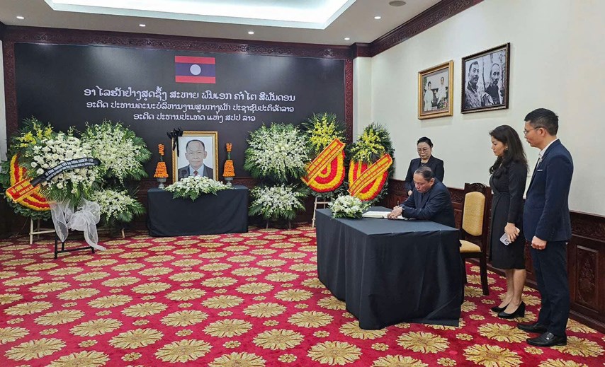 Bộ trưởng Nguyễn Văn Hùng viếng nguyên Chủ tịch Khamtay Siphandone - ảnh 2