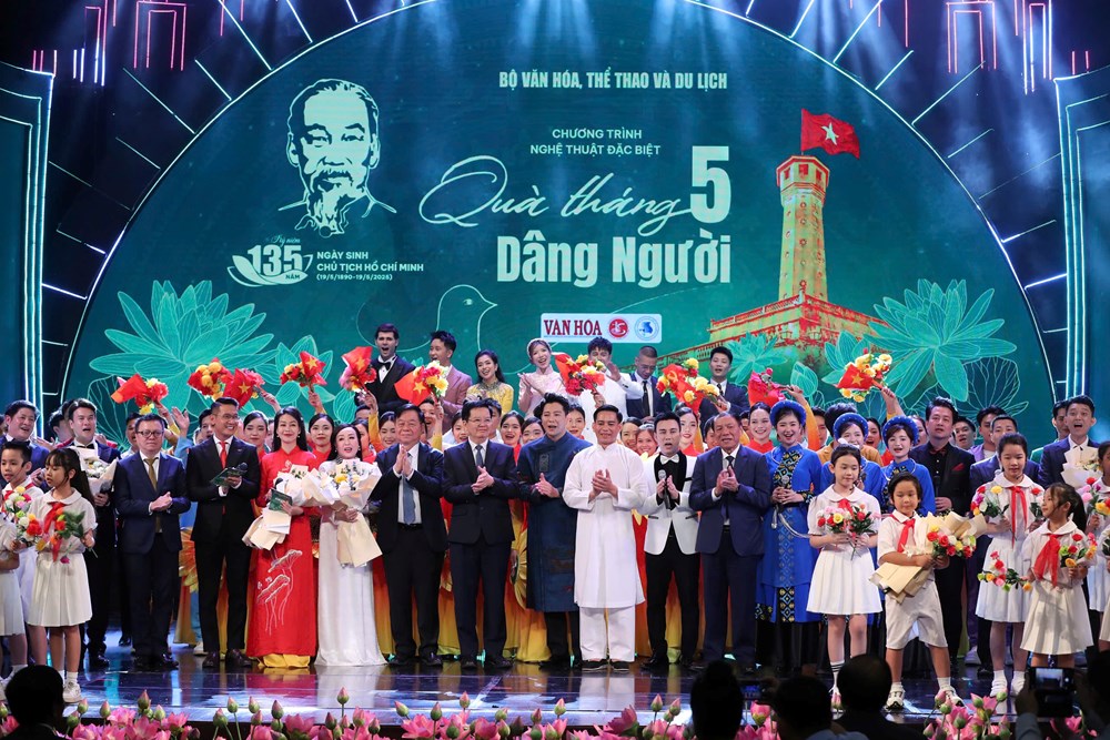 Trang trọng, sâu lắng và xúc động - ảnh 20