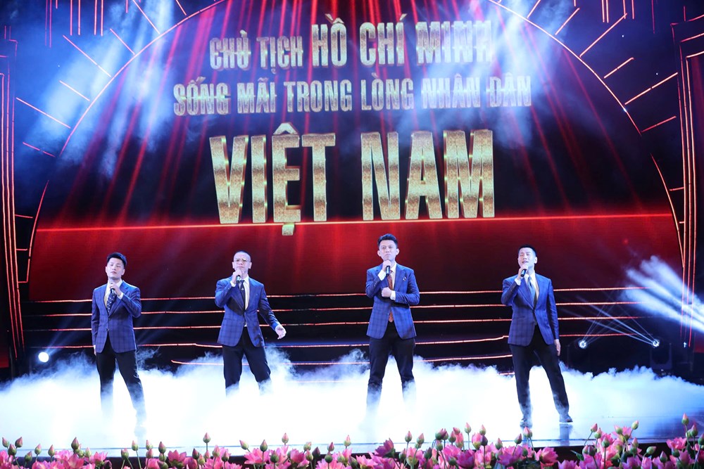 Trang trọng, sâu lắng và xúc động - ảnh 18