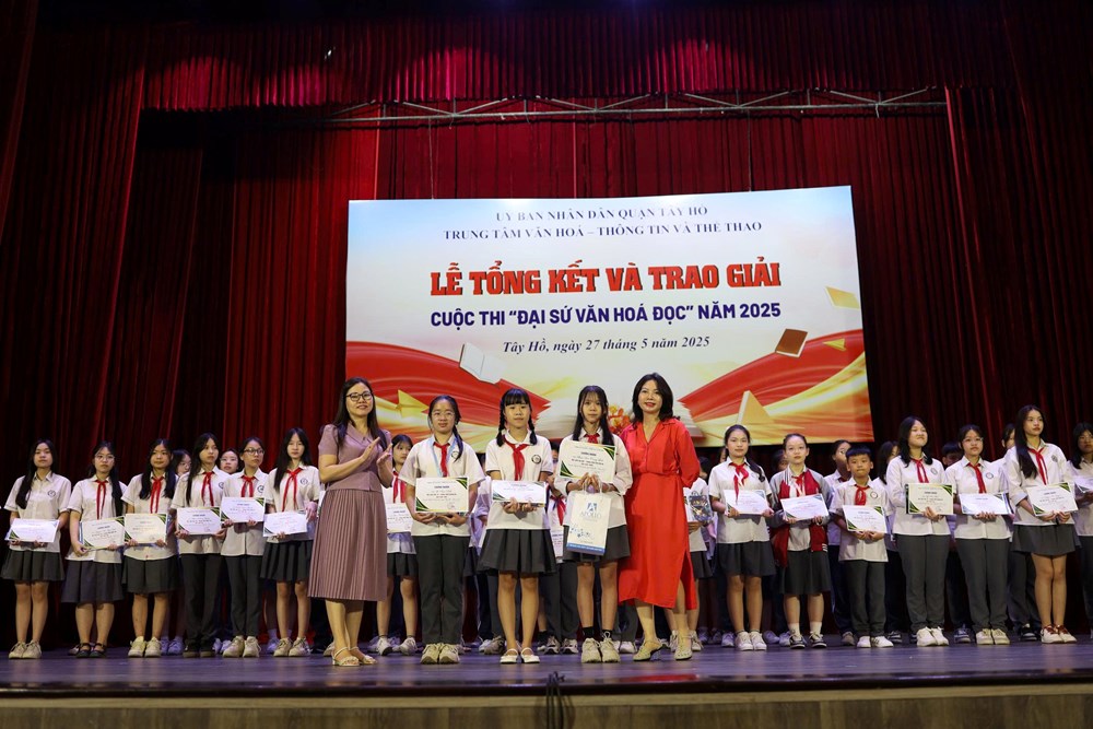 Trao giải cuộc thi Đại sứ Văn hoá đọc quận Tây Hồ 2025 - ảnh 3