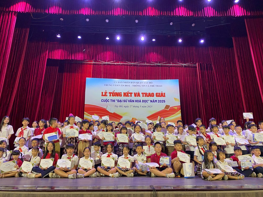 Trao giải cuộc thi Đại sứ Văn hoá đọc quận Tây Hồ 2025 - ảnh 4