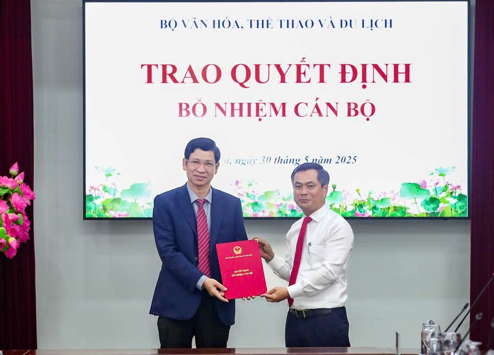 Bộ VHTTDL công bố, trao quyết định bổ nhiệm cán bộ - ảnh 4
