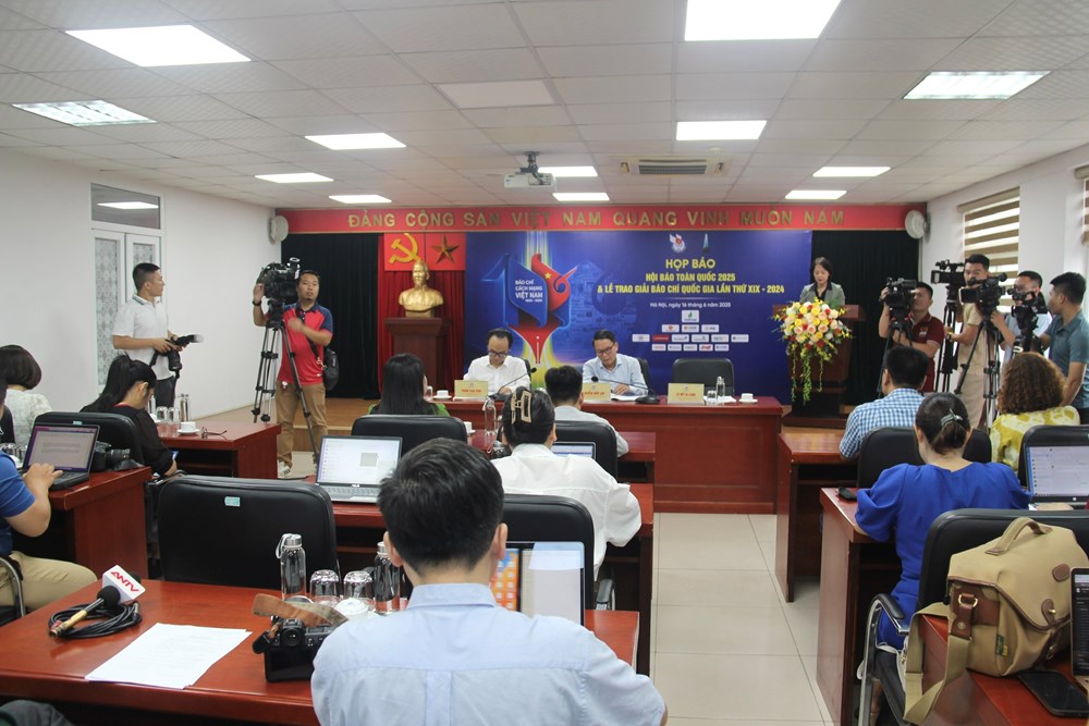 Tự hào trang sử 100 năm báo chí cách mạng - ảnh 1