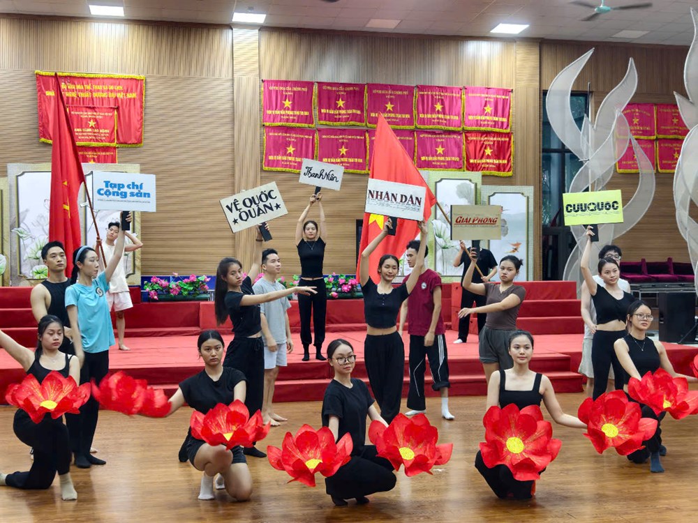 Ngân vang khúc ca về người làm báo - ảnh 1