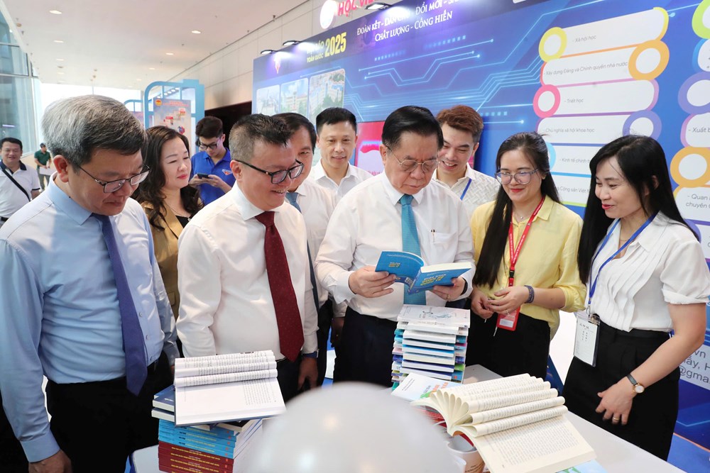 Nhìn lại hành trình 100 năm báo chí cách mạng đồng hành cùng vận mệnh dân tộc - ảnh 10