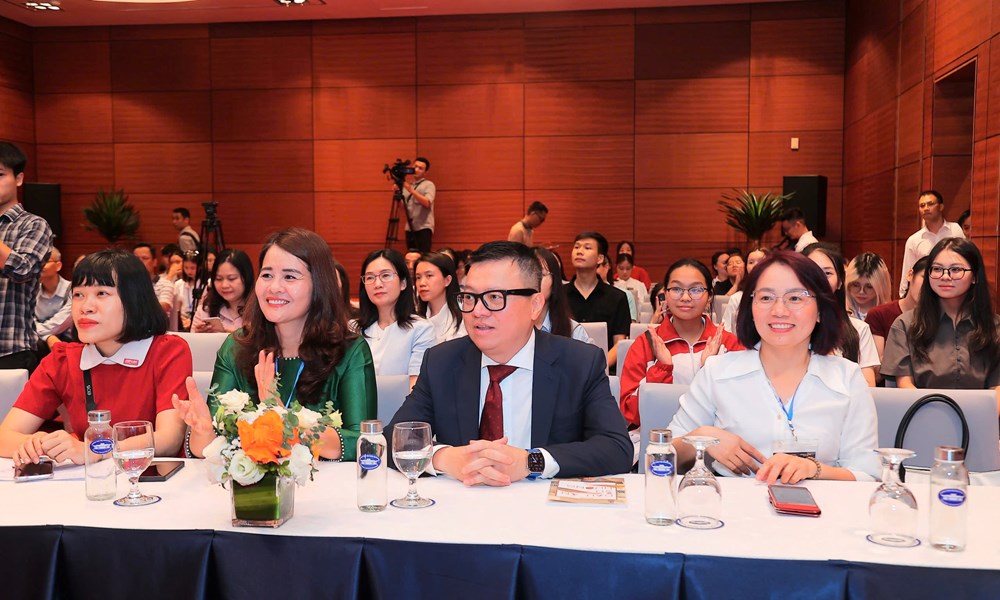 Phá bỏ định kiến giới, phát huy vai trò của nữ nhà báo - ảnh 1