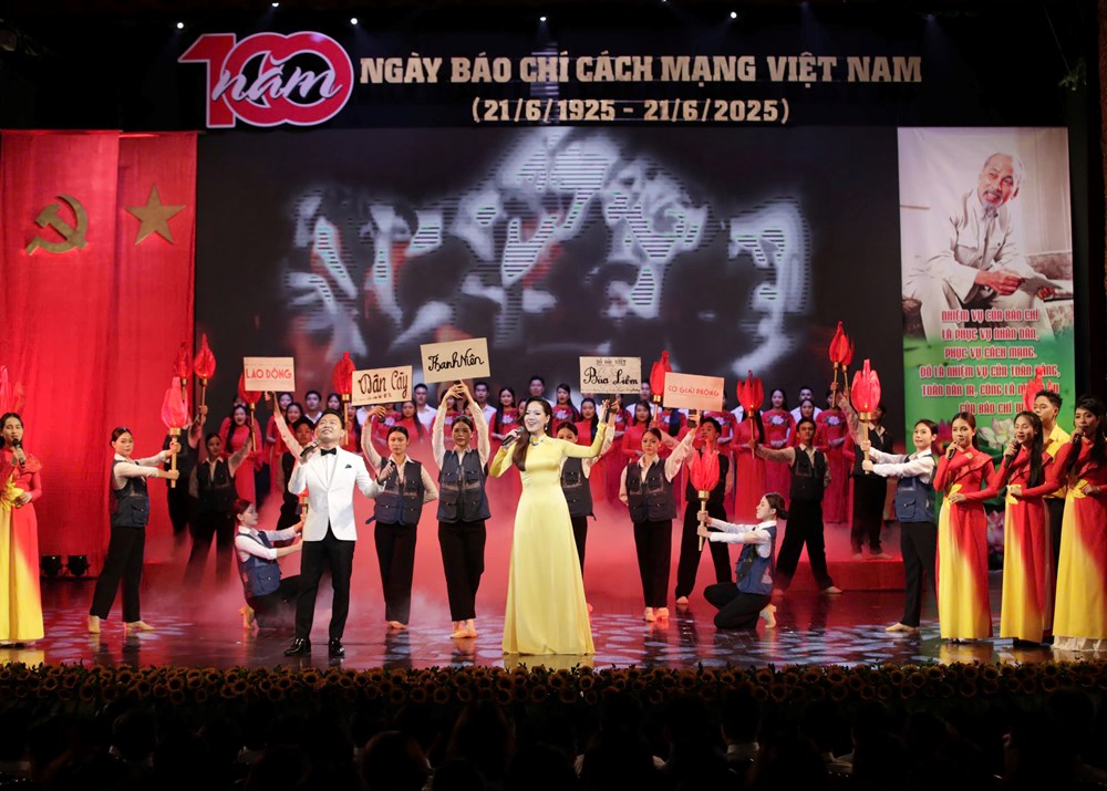 Tự hào trang sử vàng 100 năm báo chí cách mạng - ảnh 6