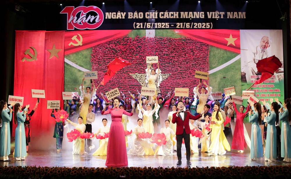 Tự hào trang sử vàng 100 năm báo chí cách mạng - ảnh 14