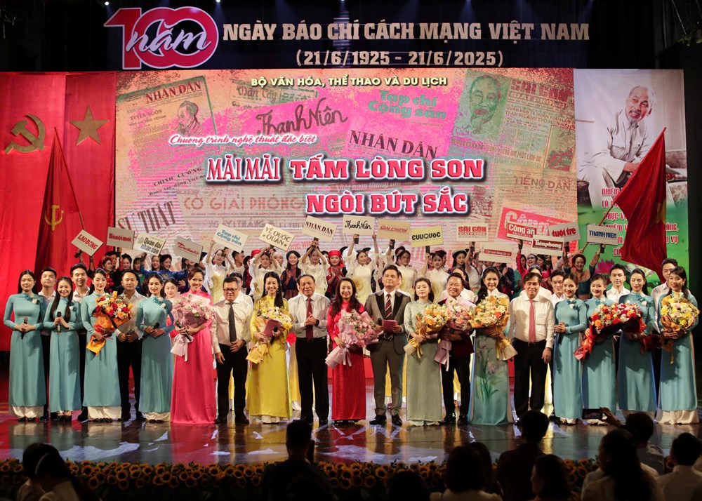 Tự hào trang sử vàng 100 năm báo chí cách mạng - ảnh 15
